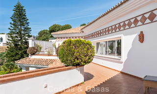 Villa de luxe espagnole intemporelle avec grand jardin et piscine à vendre dans les collines de Marbella - Benahavís 799411 