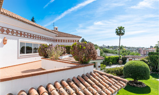 Villa de luxe espagnole intemporelle avec grand jardin et piscine à vendre dans les collines de Marbella - Benahavís 799413 