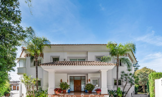 Villa de luxe espagnole intemporelle avec grand jardin et piscine à vendre dans les collines de Marbella - Benahavís 799416 
