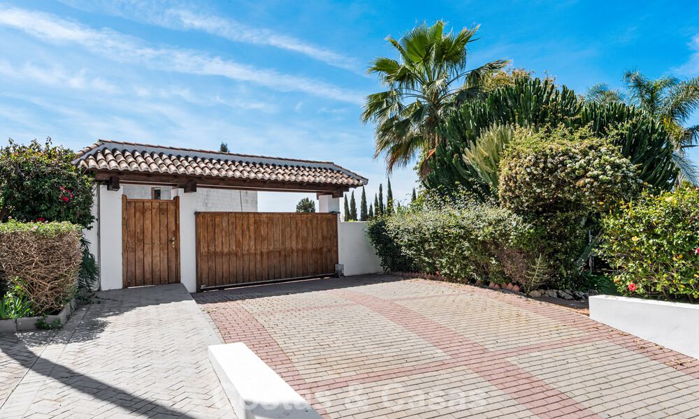 Villa de luxe espagnole intemporelle avec grand jardin et piscine à vendre dans les collines de Marbella - Benahavís 799418