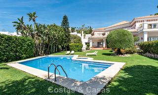 Villa de luxe espagnole intemporelle avec grand jardin et piscine à vendre dans les collines de Marbella - Benahavís 799419 
