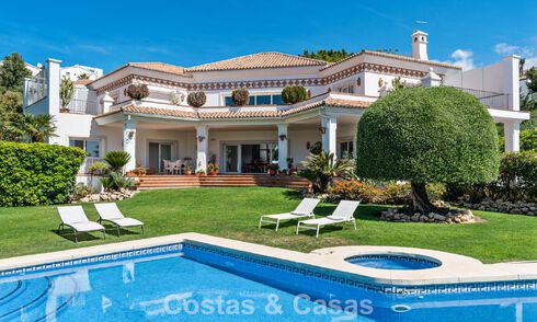 Villa de luxe espagnole intemporelle avec grand jardin et piscine à vendre dans les collines de Marbella - Benahavís 799421