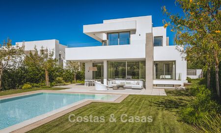Élégante villa contemporaine à vendre sur la new golden mile entre Marbella et Estepona 799478
