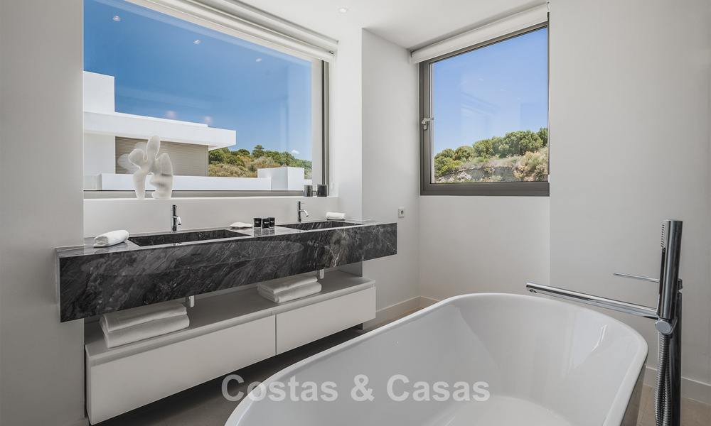 Élégante villa contemporaine à vendre sur la new golden mile entre Marbella et Estepona 799488