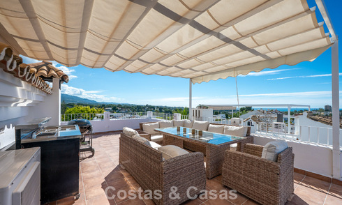 Maison de ville avec vues panoramiques à vendre à distance de marche de nombreux services à Nueva Andalucía, Marbella 799493