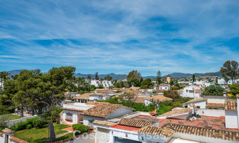 Villa méditerranéenne modernisée et prête à emménager à vendre à quelques mètres de la plage entre Marbella et Estepona 799610