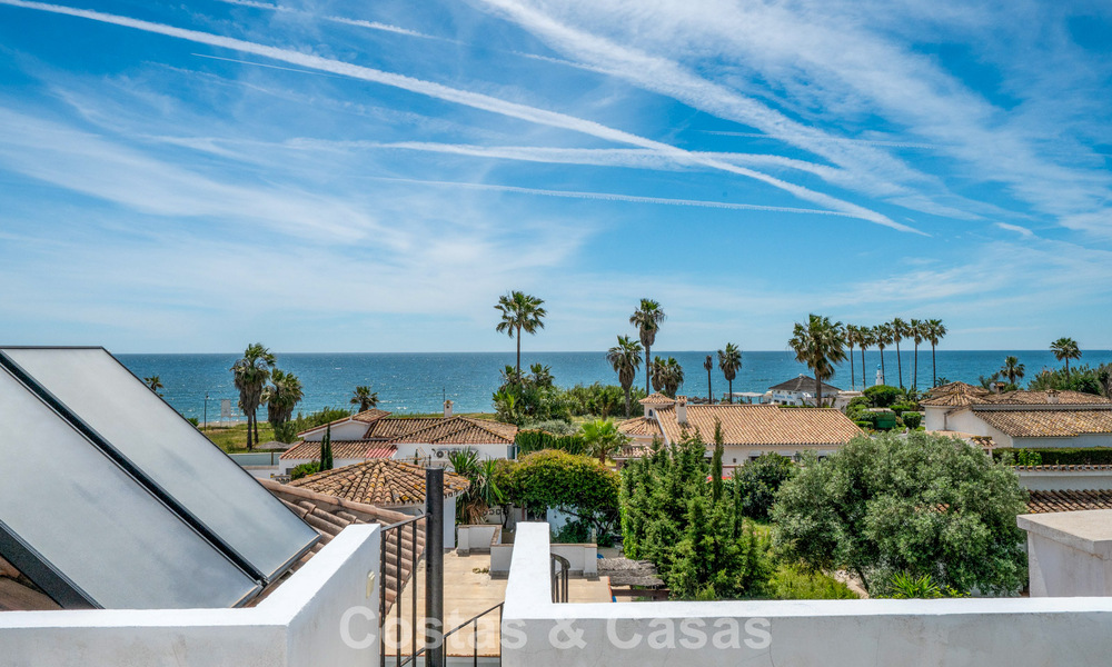 Villa méditerranéenne modernisée et prête à emménager à vendre à quelques mètres de la plage entre Marbella et Estepona 799611