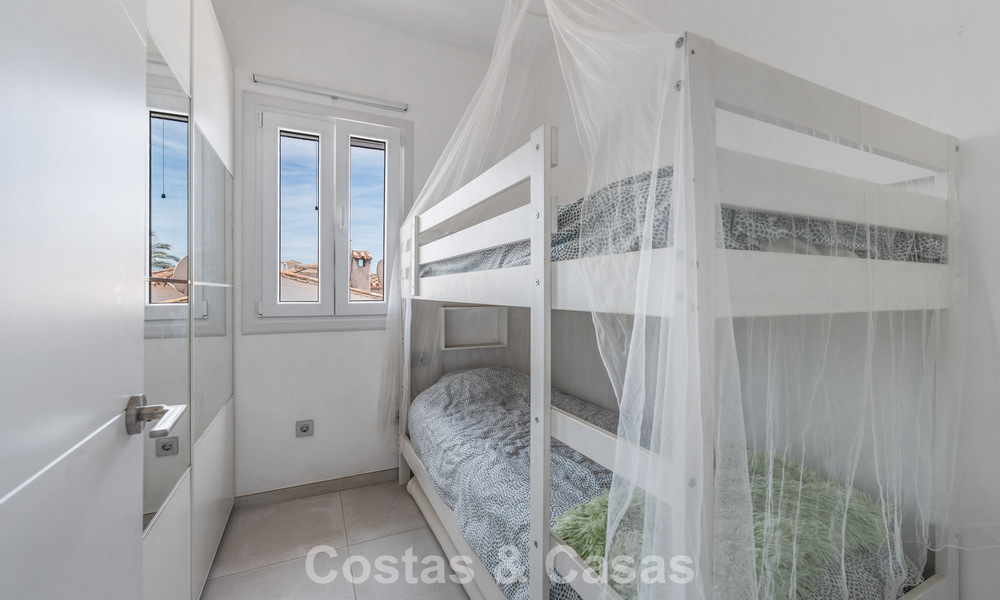 Villa méditerranéenne modernisée et prête à emménager à vendre à quelques mètres de la plage entre Marbella et Estepona 799618