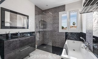 Villa méditerranéenne modernisée et prête à emménager à vendre à quelques mètres de la plage entre Marbella et Estepona 799619 