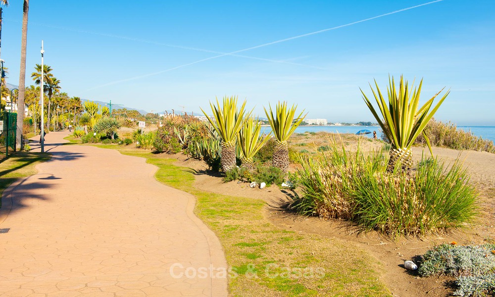 Villa méditerranéenne modernisée et prête à emménager à vendre à quelques mètres de la plage entre Marbella et Estepona 799749