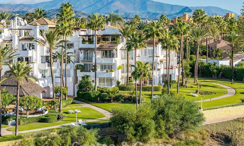 Appartement en première ligne de plage rénové avec vue mer directe à vendre sur la New Golden Mile, Estepona Est 799553