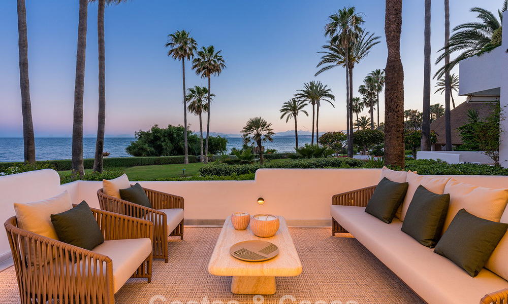 Appartement en première ligne de plage rénové avec vue mer directe à vendre sur la New Golden Mile, Estepona Est 799554