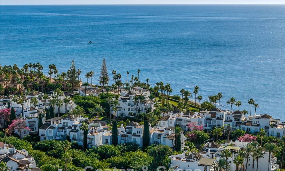 Appartement en première ligne de plage rénové avec vue mer directe à vendre sur la New Golden Mile, Estepona Est 799556