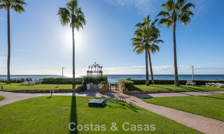 Appartement en première ligne de plage rénové avec vue mer directe à vendre sur la New Golden Mile, Estepona Est 799560 