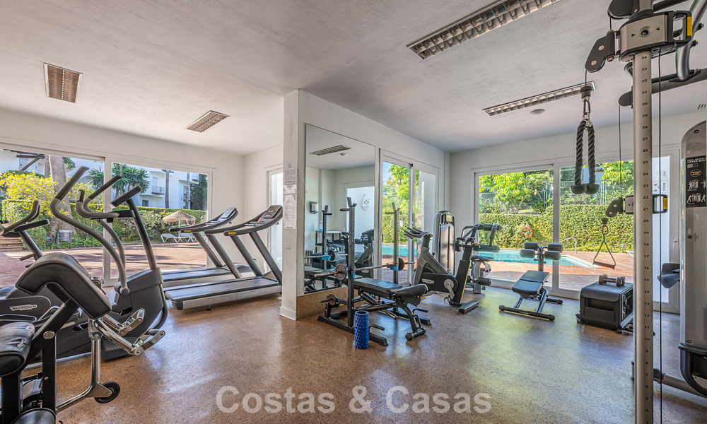 Appartement en première ligne de plage rénové avec vue mer directe à vendre sur la New Golden Mile, Estepona Est 799561