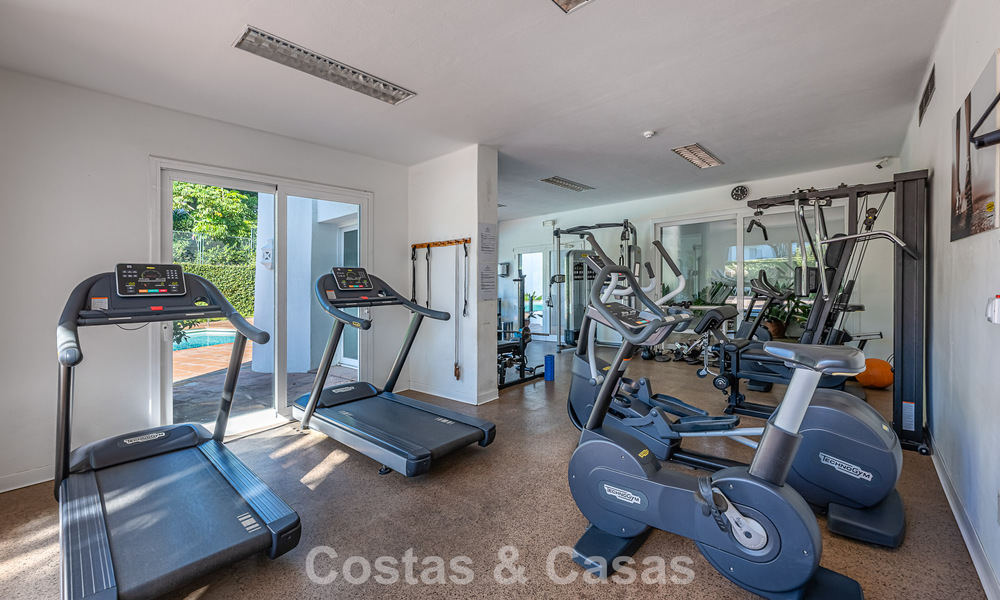 Appartement en première ligne de plage rénové avec vue mer directe à vendre sur la New Golden Mile, Estepona Est 799562