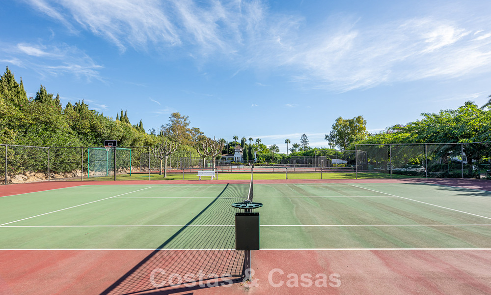 Appartement en première ligne de plage rénové avec vue mer directe à vendre sur la New Golden Mile, Estepona Est 799563