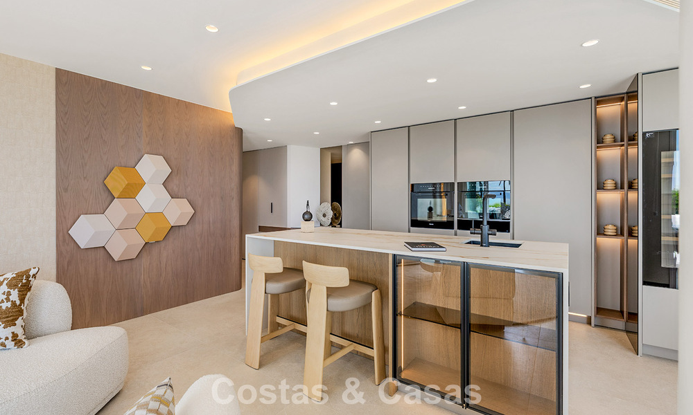 Appartement en première ligne de plage rénové avec vue mer directe à vendre sur la New Golden Mile, Estepona Est 799569