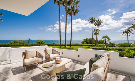 Appartement en première ligne de plage rénové avec vue mer directe à vendre sur la New Golden Mile, Estepona Est 799570