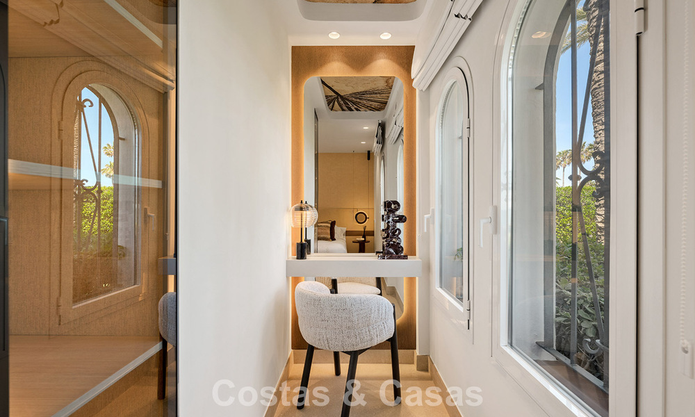Appartement en première ligne de plage rénové avec vue mer directe à vendre sur la New Golden Mile, Estepona Est 799577