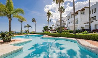 Appartement en première ligne de plage rénové avec vue mer directe à vendre sur la New Golden Mile, Estepona Est 799578 