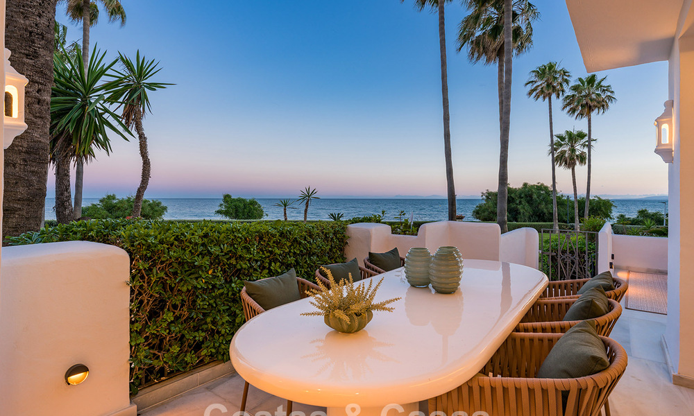 Appartement en première ligne de plage rénové avec vue mer directe à vendre sur la New Golden Mile, Estepona Est 799586