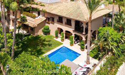 Villa andalouse intemporelle à vendre dans une résidence sécurisée exclusive à Los Monteros, Marbella 799675