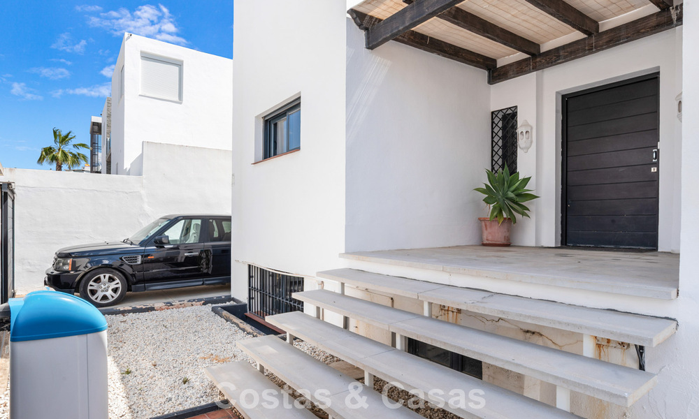 Villa à vendre à Nueva Andalucía, Marbella, à distance de marche de la plage, près de Puerto Banús 799648