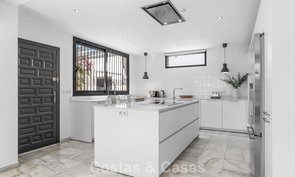 Villa à vendre à Nueva Andalucía, Marbella, à distance de marche de la plage, près de Puerto Banús 799649