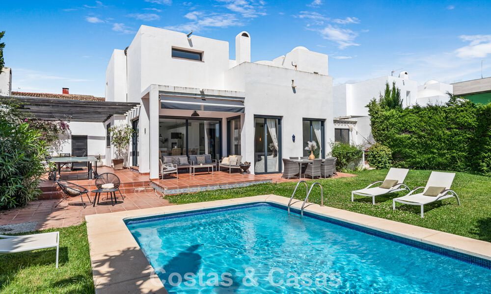 Villa à vendre à Nueva Andalucía, Marbella, à distance de marche de la plage, près de Puerto Banús 799671