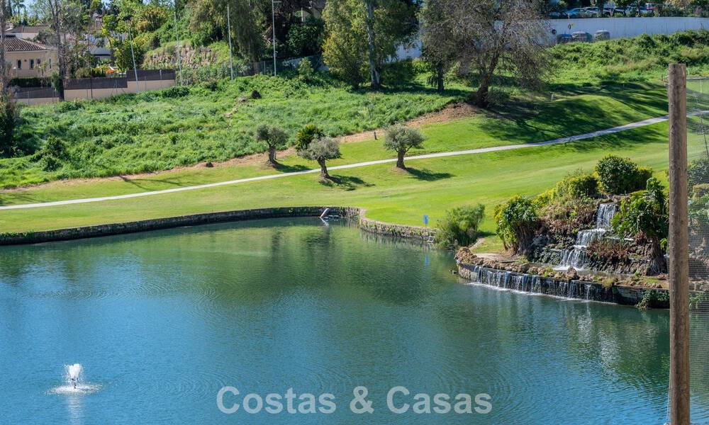 Appartement rénové en première ligne de golf à vendre à proximité des commodités à Guadalmina Alta et San Pedro, Marbella 799686