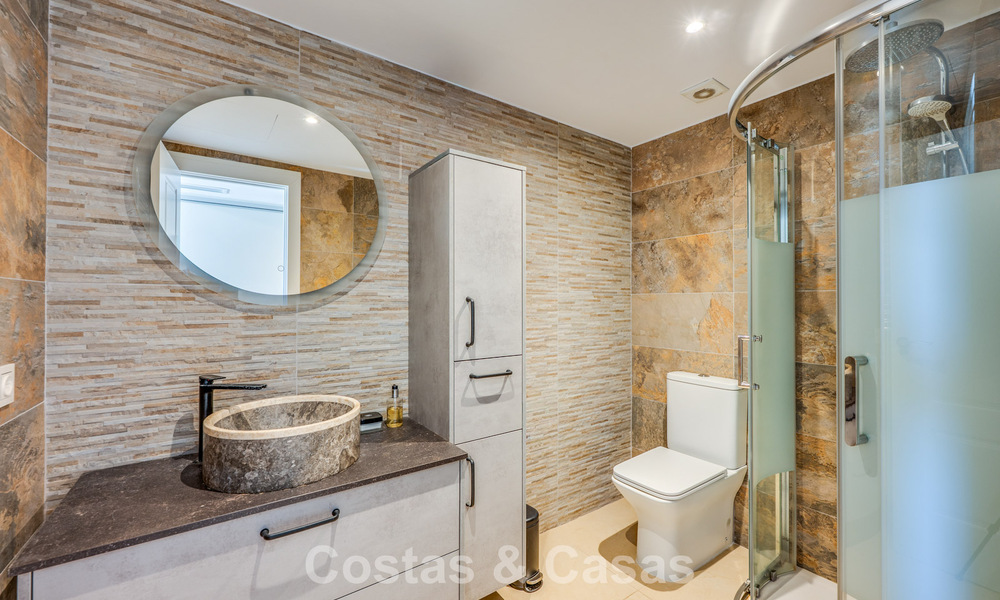 Appartement rénové en première ligne de golf à vendre à proximité des commodités à Guadalmina Alta et San Pedro, Marbella 799693