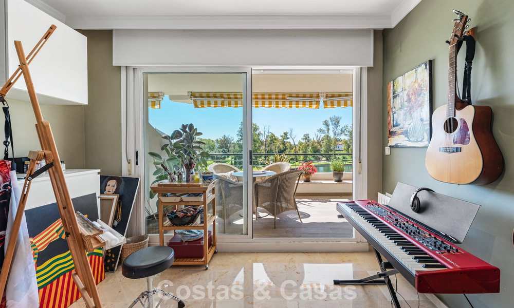 Appartement rénové en première ligne de golf à vendre à proximité des commodités à Guadalmina Alta et San Pedro, Marbella 799695