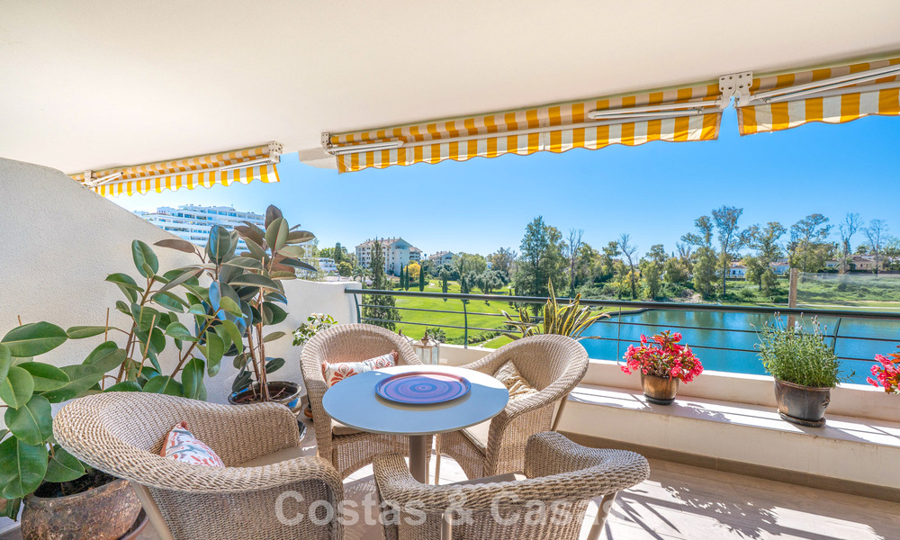 Appartement rénové en première ligne de golf à vendre à proximité des commodités à Guadalmina Alta et San Pedro, Marbella 799697