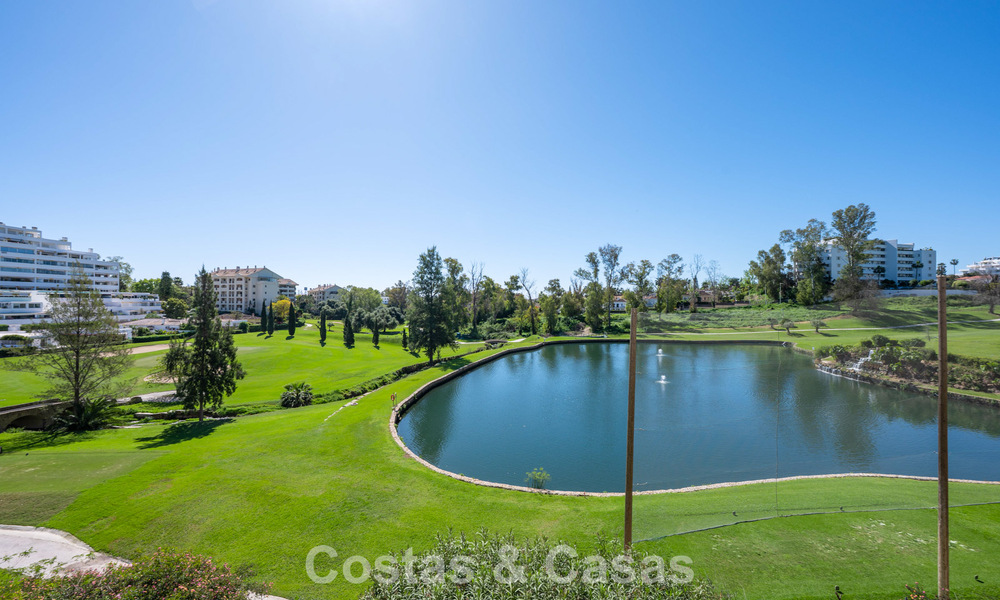 Appartement rénové en première ligne de golf à vendre à proximité des commodités à Guadalmina Alta et San Pedro, Marbella 799701