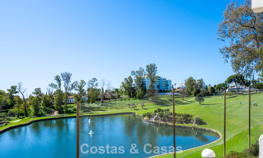 Appartement rénové en première ligne de golf à vendre à proximité des commodités à Guadalmina Alta et San Pedro, Marbella 799703