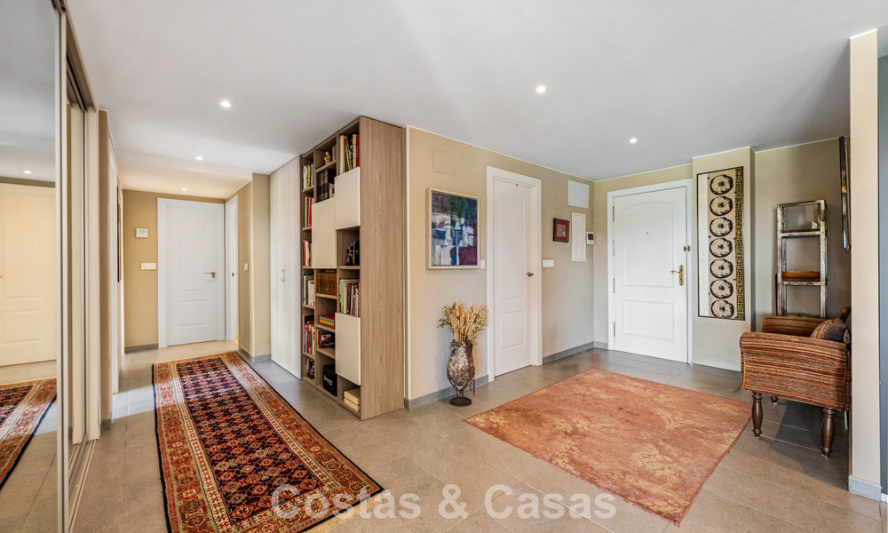 Appartement rénové en première ligne de golf à vendre à proximité des commodités à Guadalmina Alta et San Pedro, Marbella 799710