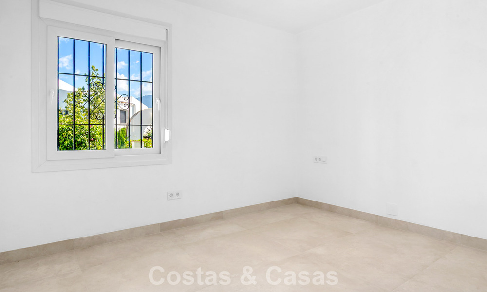 Élégant appartement en rez-de-chaussée avec vue sur la mer à Nueva Andalucía, à distance de marche de Puerto Banús, Marbella 799761