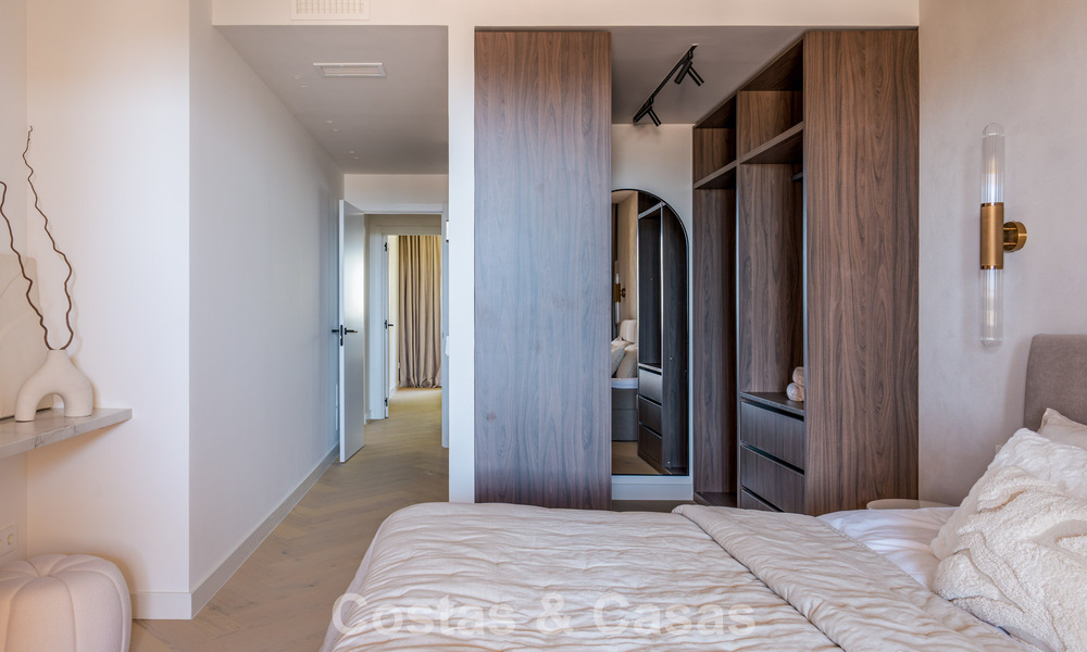 Appartement avec vue sur la mer à vendre à distance de marche de Puerto Banús et de la plage à Nueva Andalucía, Marbella 799799
