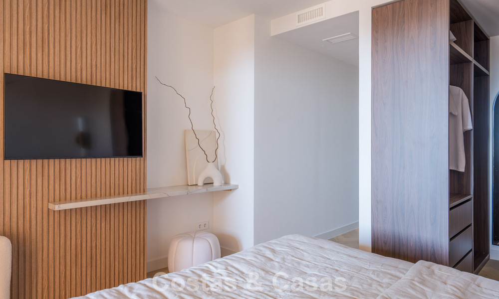 Appartement avec vue sur la mer à vendre à distance de marche de Puerto Banús et de la plage à Nueva Andalucía, Marbella 799800