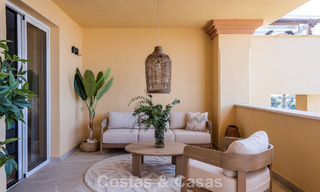 Appartement avec vue sur la mer à vendre à distance de marche de Puerto Banús et de la plage à Nueva Andalucía, Marbella 799804 
