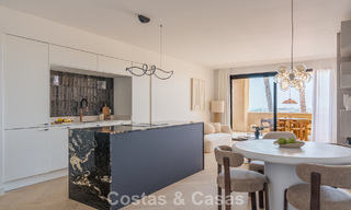 Appartement avec vue sur la mer à vendre à distance de marche de Puerto Banús et de la plage à Nueva Andalucía, Marbella 799807 