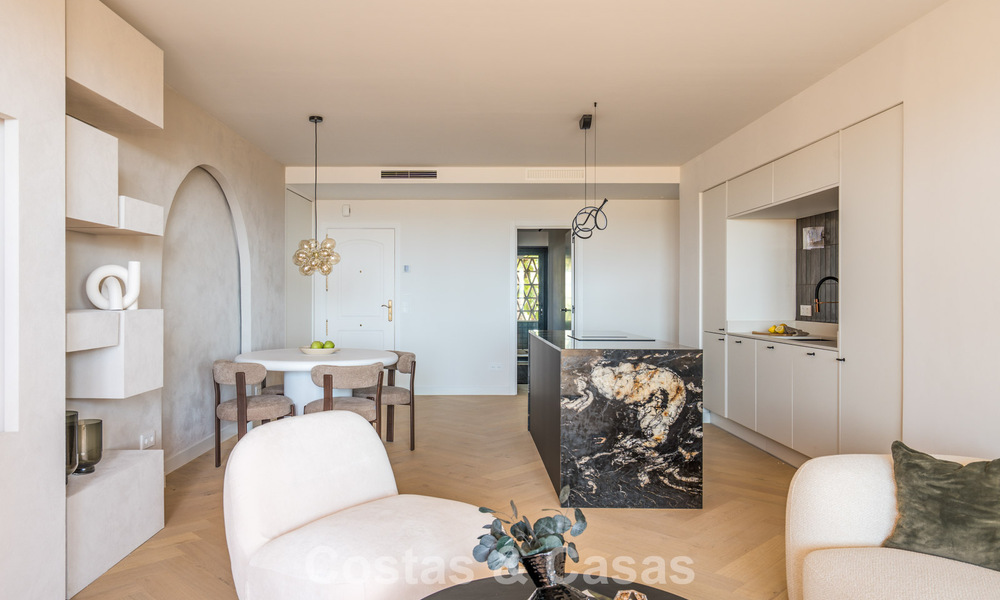 Appartement avec vue sur la mer à vendre à distance de marche de Puerto Banús et de la plage à Nueva Andalucía, Marbella 799809