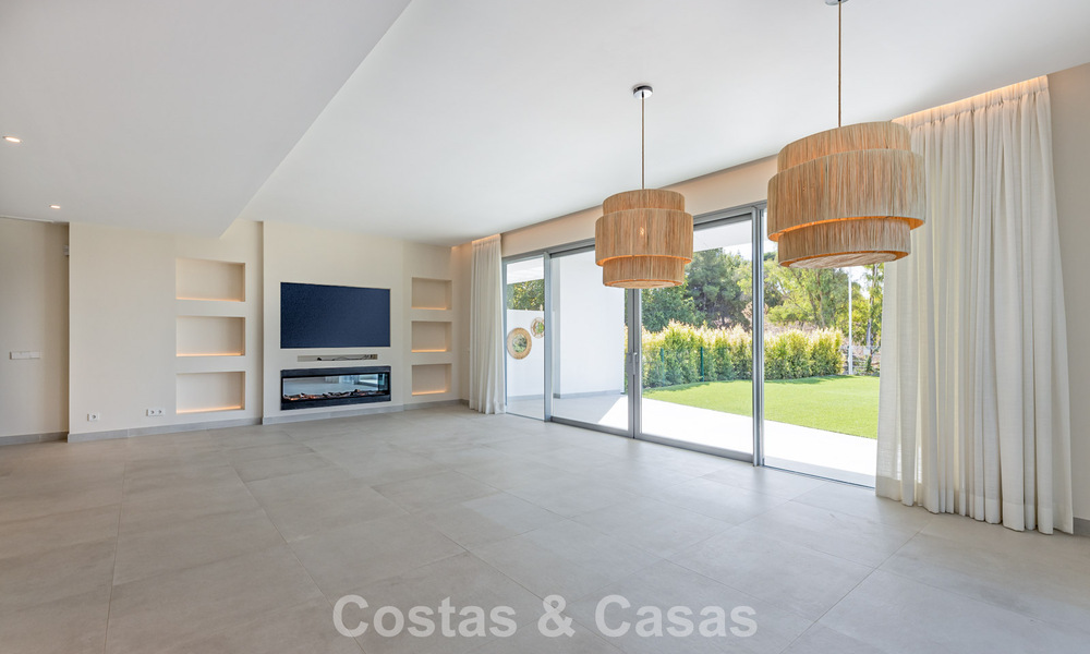 Maison mitoyenne moderne à vendre à proximité des commodités de guadalmina et du centre de San Pedro, Marbella 799885