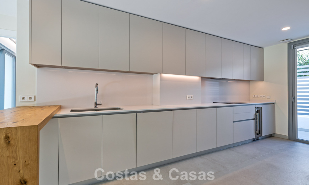 Maison mitoyenne moderne à vendre à proximité des commodités de guadalmina et du centre de San Pedro, Marbella 799886