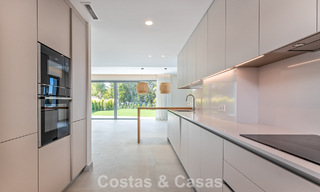 Maison mitoyenne moderne à vendre à proximité des commodités de guadalmina et du centre de San Pedro, Marbella 799887 