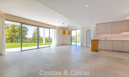 Maison mitoyenne moderne à vendre à proximité des commodités de guadalmina et du centre de San Pedro, Marbella 799892