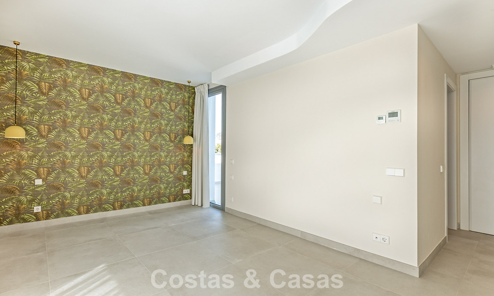 Maison mitoyenne moderne à vendre à proximité des commodités de guadalmina et du centre de San Pedro, Marbella 799895