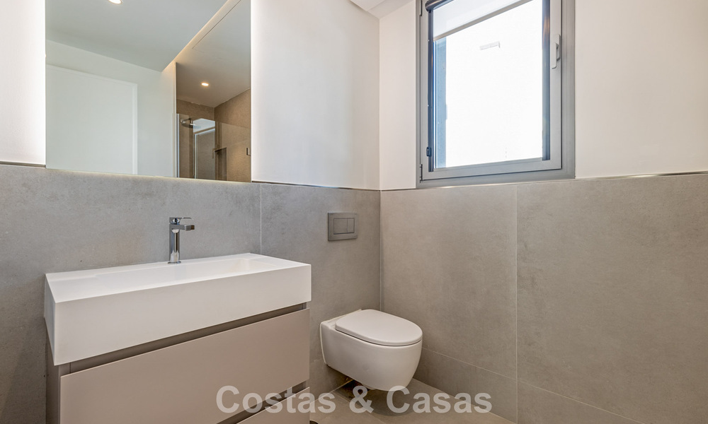 Maison mitoyenne moderne à vendre à proximité des commodités de guadalmina et du centre de San Pedro, Marbella 799898