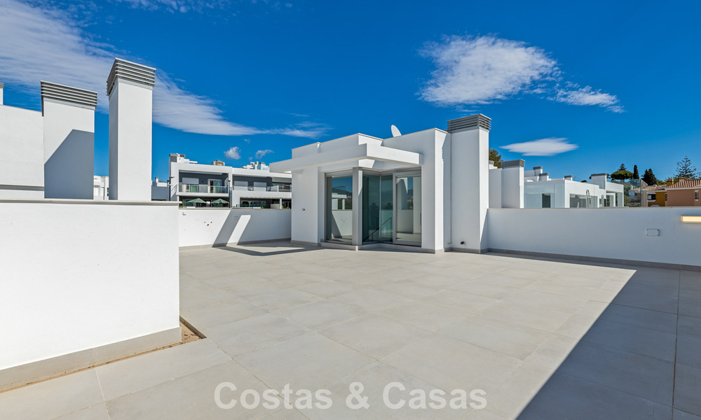 Maison mitoyenne moderne à vendre à proximité des commodités de guadalmina et du centre de San Pedro, Marbella 799902